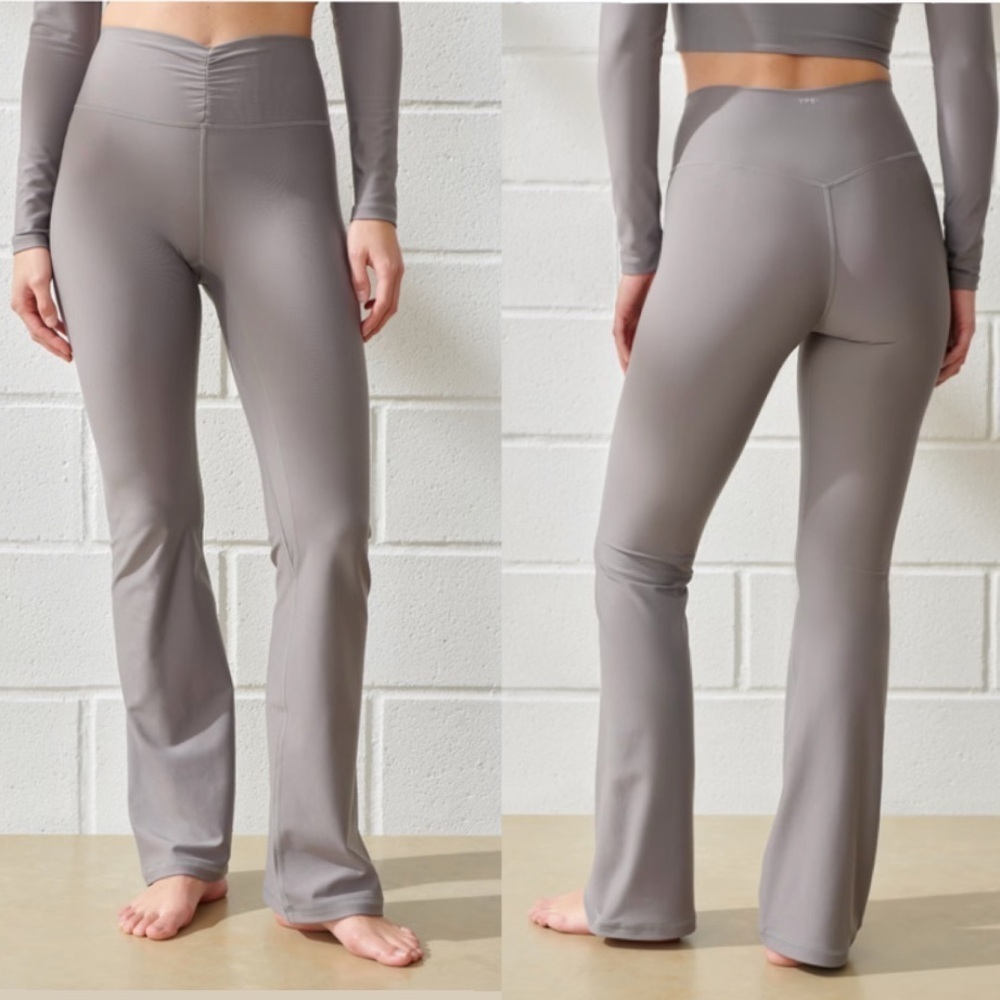 YPB Abercrombie & Fitch sculptLUX Ruched V-Waist Flare Legging in Storm Gray XS